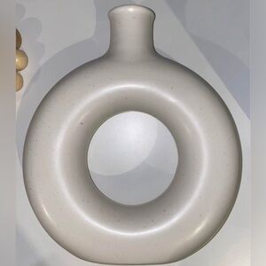 🦢New Milky White Minimalist Modern Funky Donut Speckled Ceramic Home Decor Vase🦢